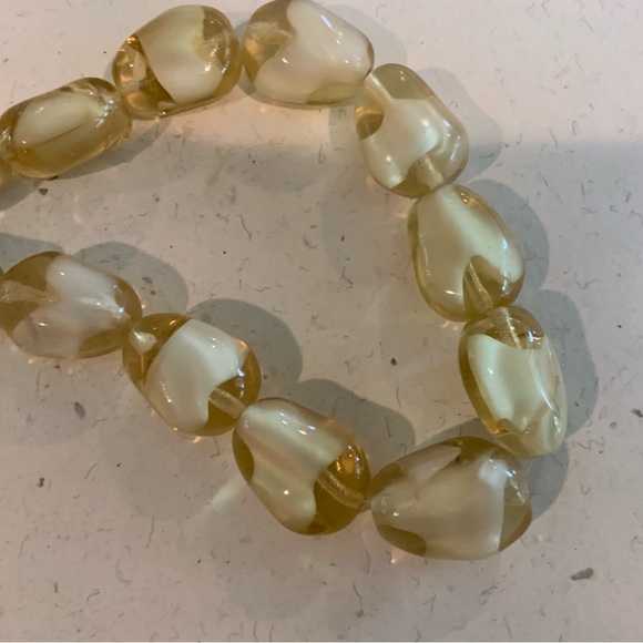 Limited quantities..22 pressed glass beads W. Germany - Picture 3 of 4